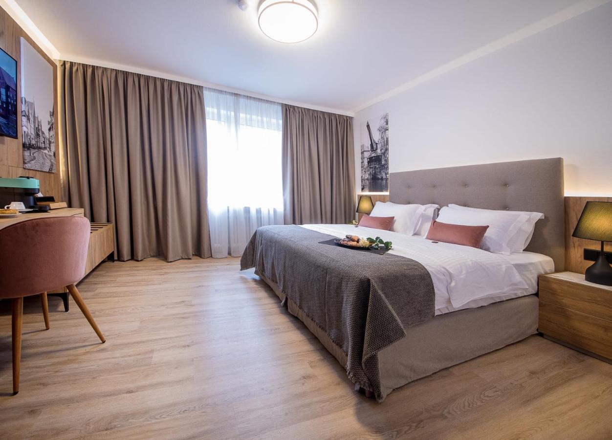 Gaestehaus Zum Roten Hahn Luneburg Bagian luar foto