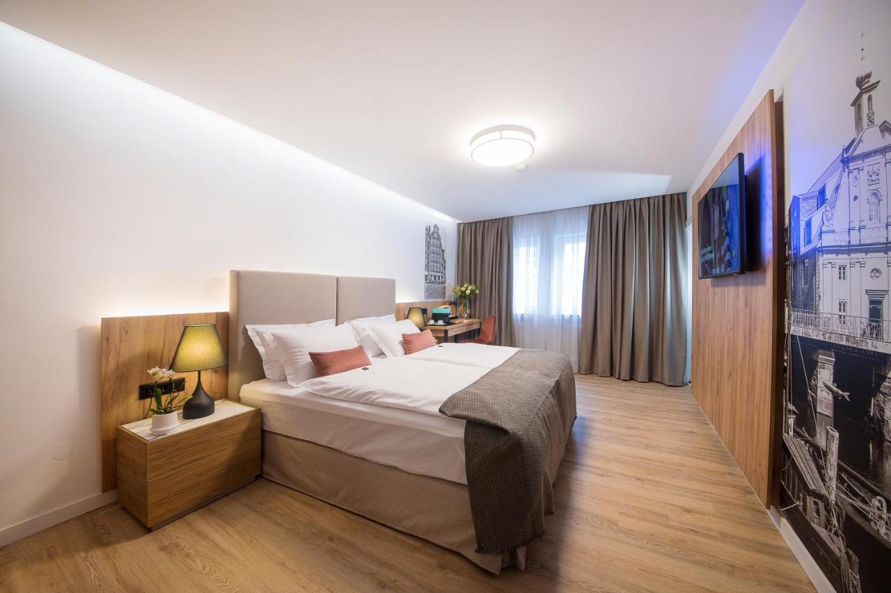 Gaestehaus Zum Roten Hahn Luneburg Bagian luar foto